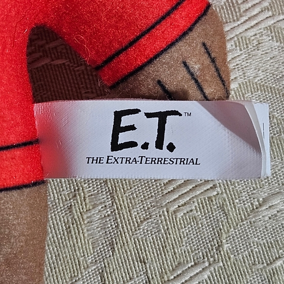 E.T. The Extra Terrestrial Alien Plush Toy - Picture 7 of 11